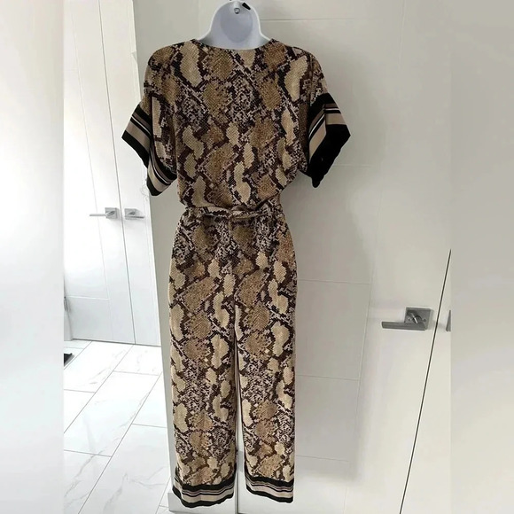 🔥HOST PICK🔥H&M/ 💰2 FOR $10💰 🐍 Snakeskin print 🐍 jumpsuit/ Size US 0 - Picture 3 of 15